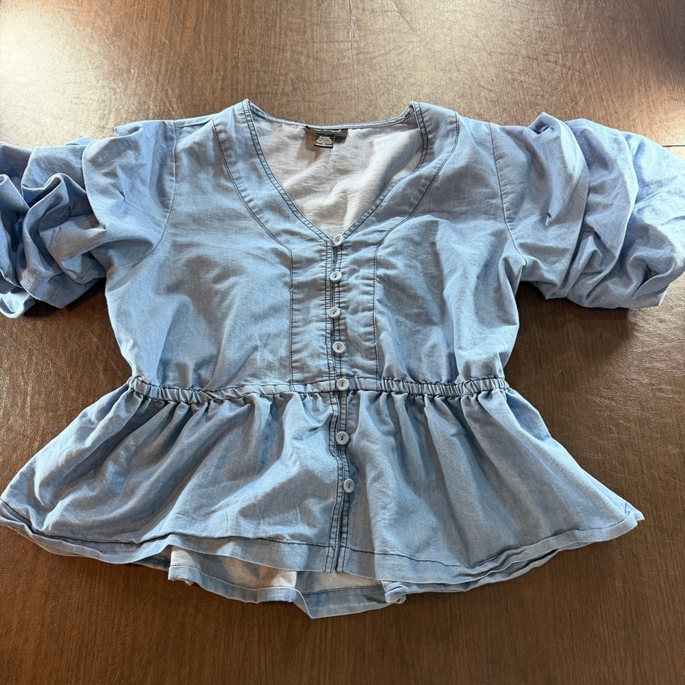 Step in style Blue Shirt with Layered Sleeves. Sz XL